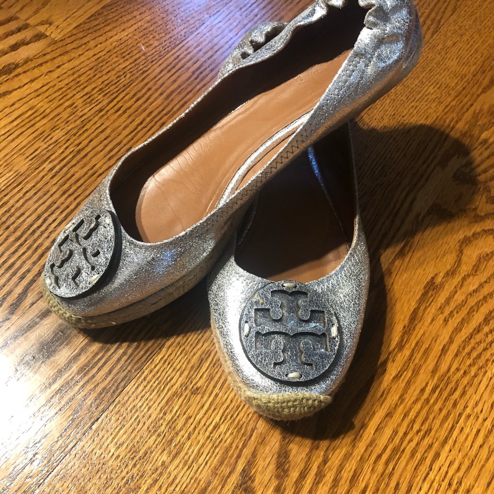 TORY BURCH Reva Crackle Finish Leather Espadrilles